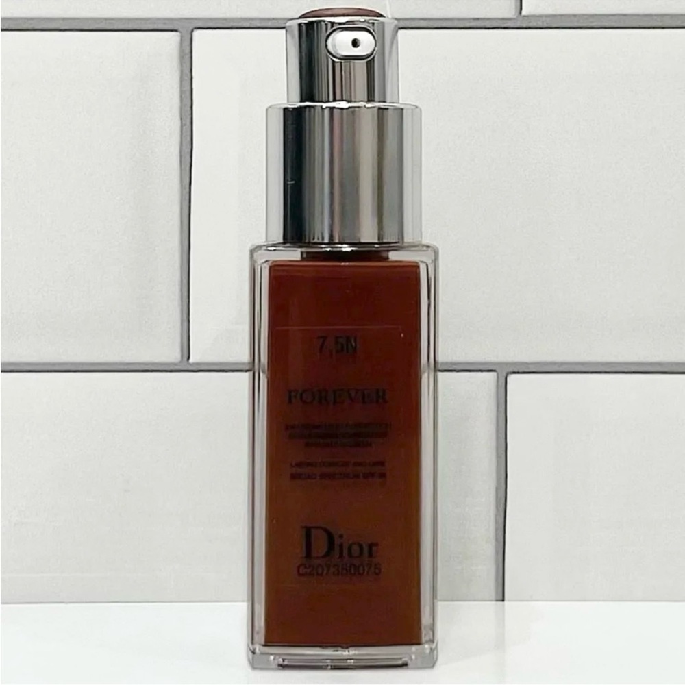 Dior 7.5N Neutral Dark (075) Forever Foundation .67oz